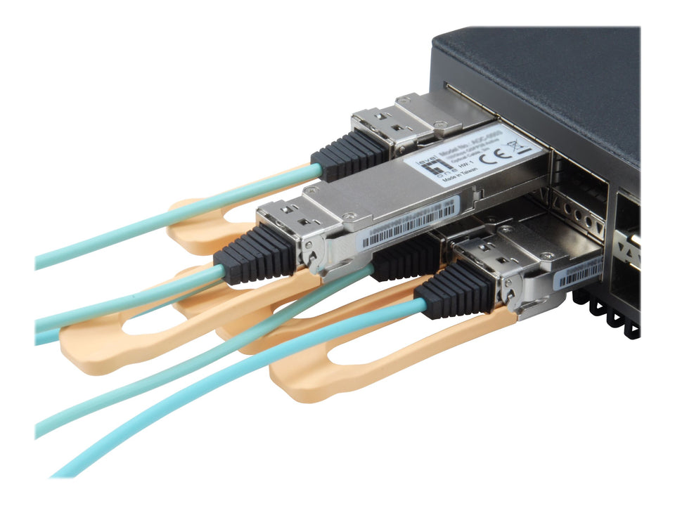 LevelOne 100GBase-SR4-AOC direct attach cable - QSFP28 zu QSFP28 - 1 m - Glasfaser - IEEE 802.3bm - Active Optical Cable (AOC)